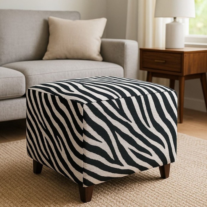 Zebra pufa aranżacja tkanina szenilowa we wzór zebry