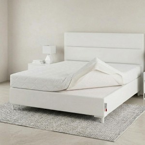 Antypoślizg biały łóżko boxspring.jpg