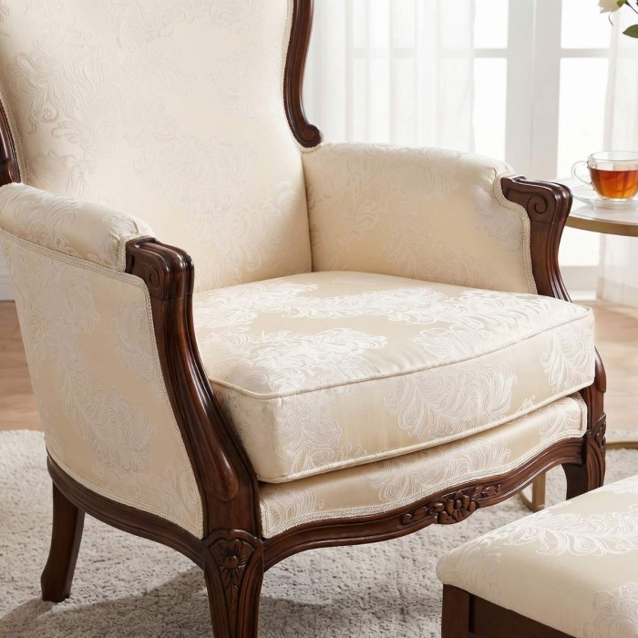 Beżowa tkanina tapicerska żakardowa Diva zdobiona dużym, klasycznym wzorem barokowym aranżacja fotel