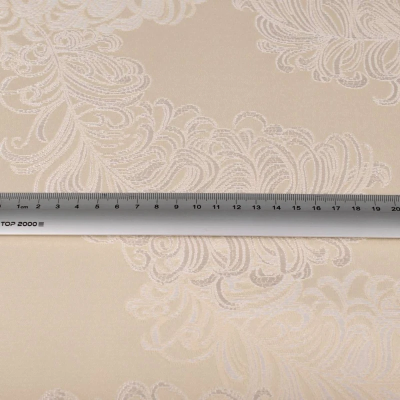 Beżowa tkanina tapicerska żakardowa Diva zdobiona dużym, klasycznym wzorem barokowym