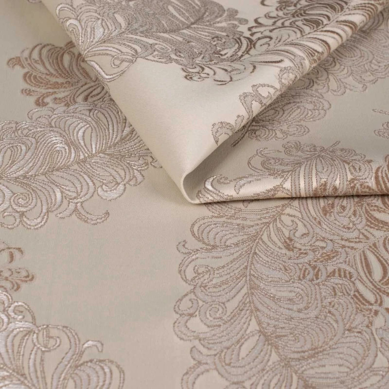 Tkanina tapicerska żakardowa Diva w kolorze kawy, zdobiona dużym, barokowym wzorem