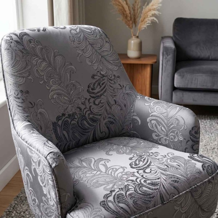 Grafitowa tkanina tapicerska żakardowa Diva zdobiona dużym, barokowym ornamentem aranżacja fotel