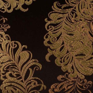 Ekskluzywny materiał obiciowy Diva z bogatym, błyszczącym złotym ornamentem na ciemnym tle