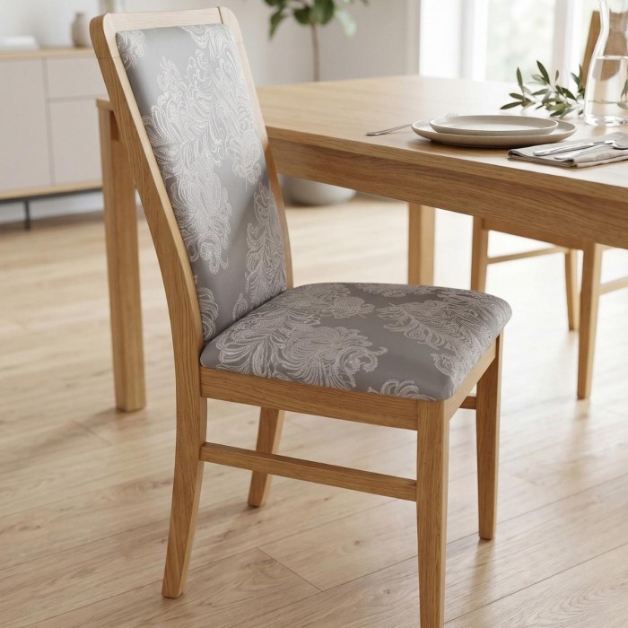 Jasnoszary materiał obiciowy Diva popiel w eleganckie, srebrzyste ornamenty klasyczne aranżacja krzesło