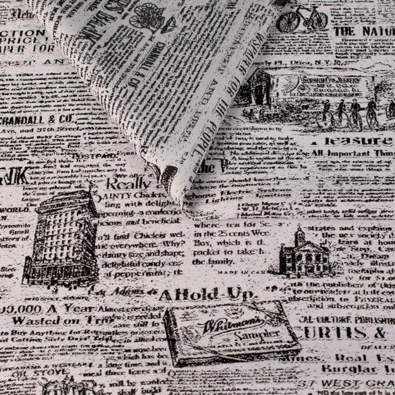 Biała tkanina obiciowa Oldpress z precyzyjnie tkanym wzorem starej gazety – Obiciowe.pl