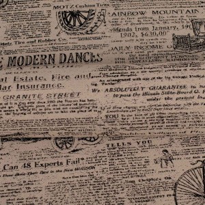 Kremowa tkanina obiciowa Oldpress z precyzyjnie tkanym wzorem starej gazety – Obiciowe.pl