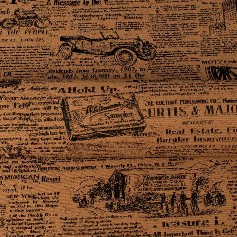 Złota tkanina obiciowa Oldpress z precyzyjnie tkanym wzorem starej gazety – Obiciowe.pl