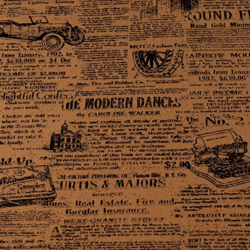 Złota tkanina obiciowa Oldpress z precyzyjnie tkanym wzorem starej gazety – Obiciowe.pl