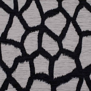 Kongo popielato-czarne. Tkanina obiciowa we wzory zwierzęce Kongo popielato-czarna – zbliżenie na strukturalny splot i tkany motyw materiału tapicerskiego.