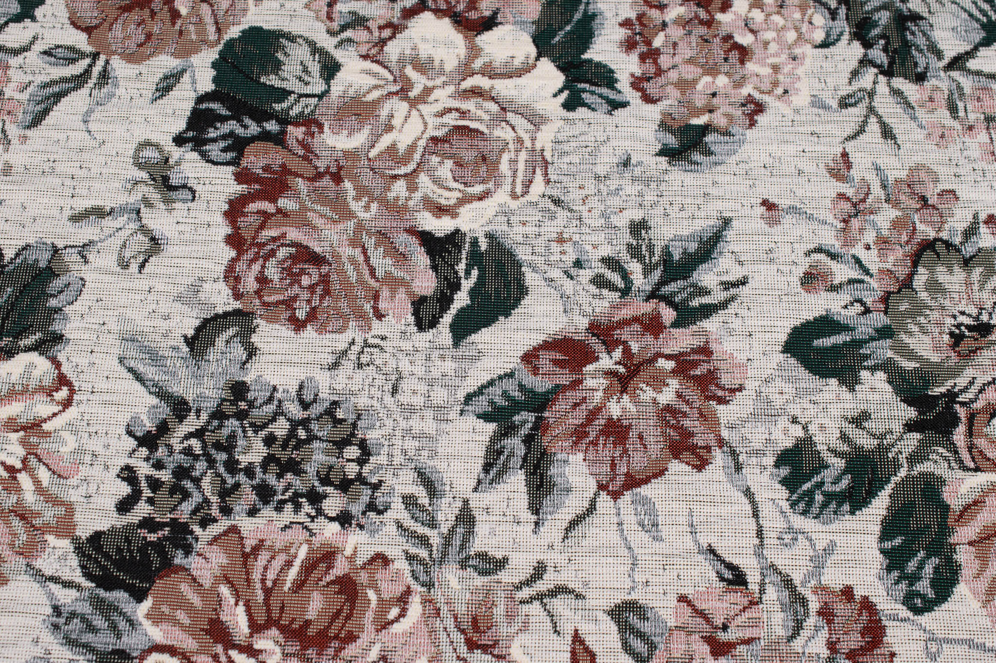 Tkaniny żakardowe – elegancja i trwałość w aranżacji wnętrz